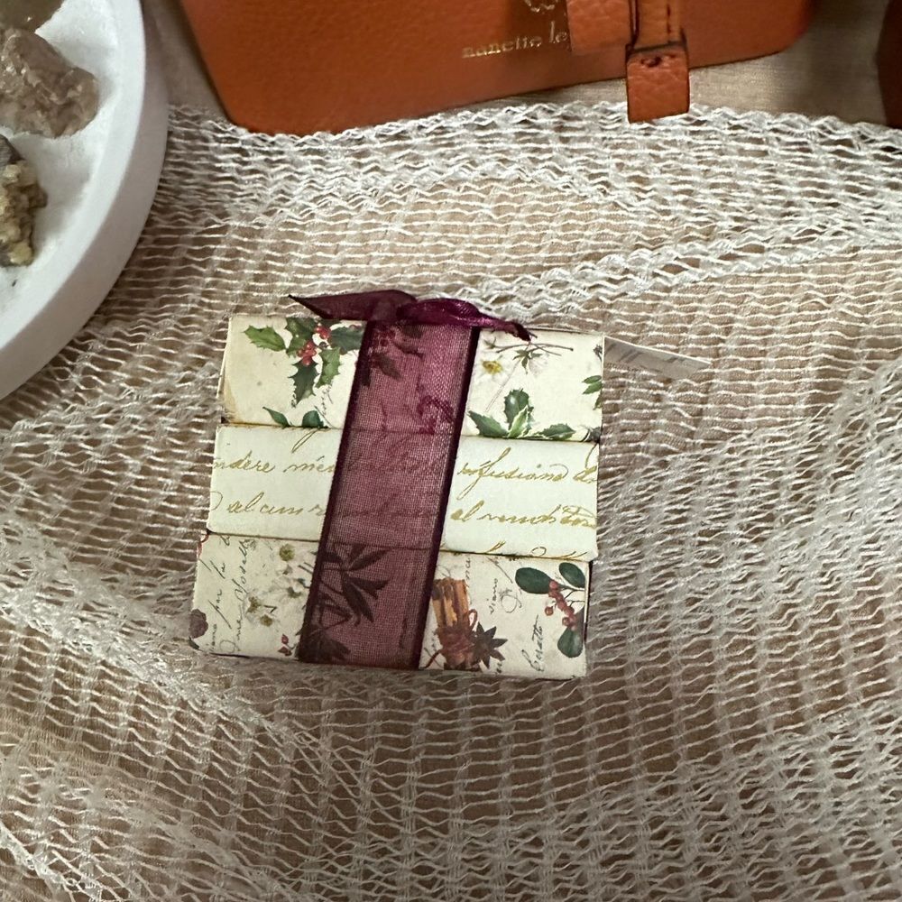 Alchimia Soap Milano Almond Moisturizing Christmas Winter Holiday Wrapped